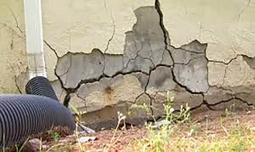 cracking slab from erosion